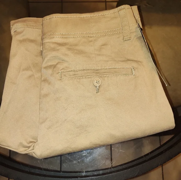 Men's Lee extreme comfort khaki shorts. Sz 30. NWT - Picture 4 of 4